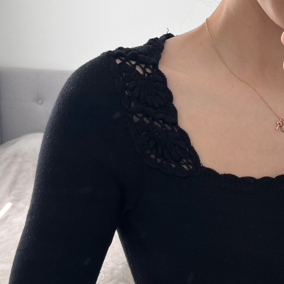 BCBG Knit top with embroidery detailing - Picture 2 of 5